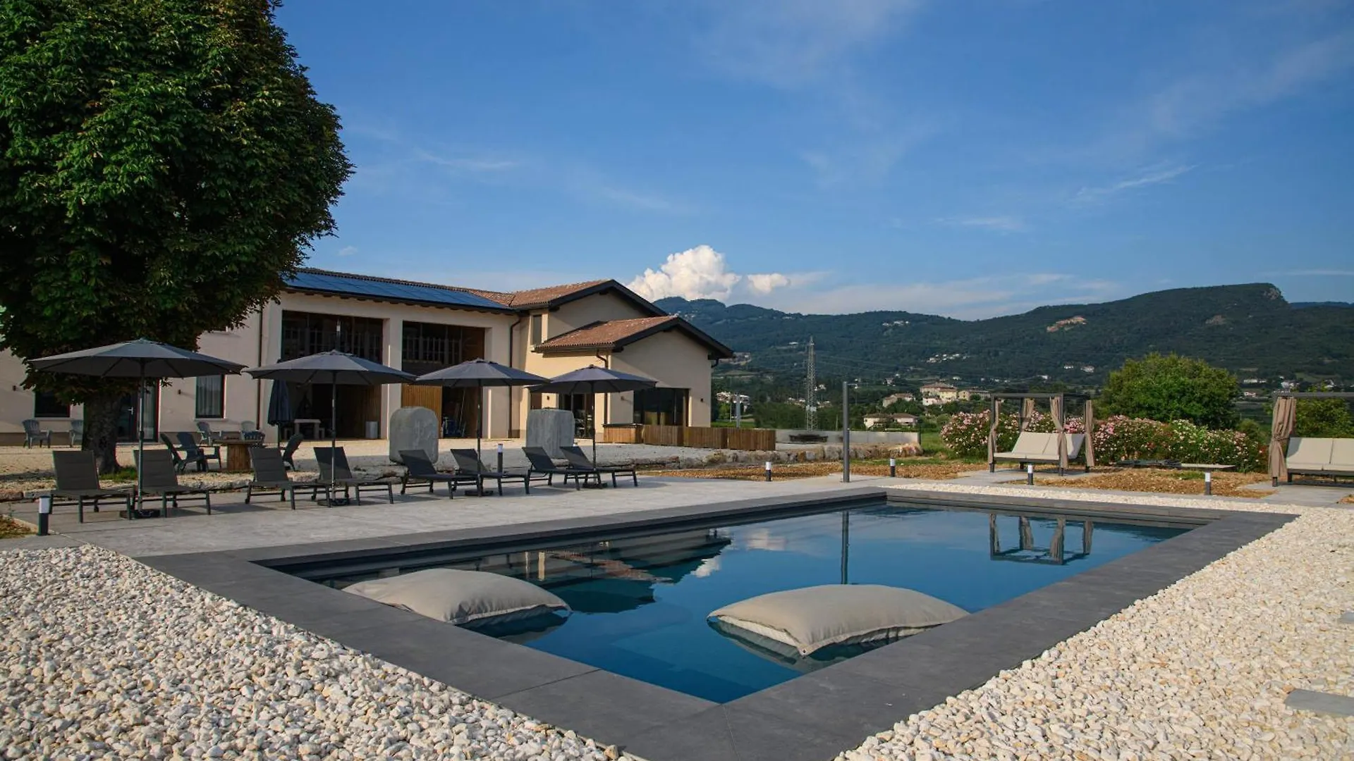 Gardazen Suites - Luxury - Adults Only Caprino Veronese Bed & Breakfast